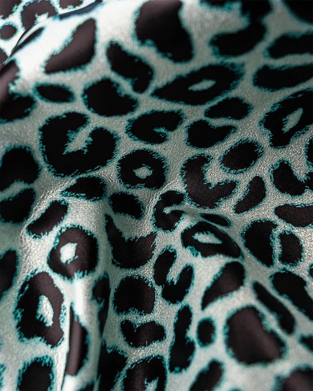 Similpelle stampata al metro motivo "Maculato azzurro e riflessi glitter" | Agile Print